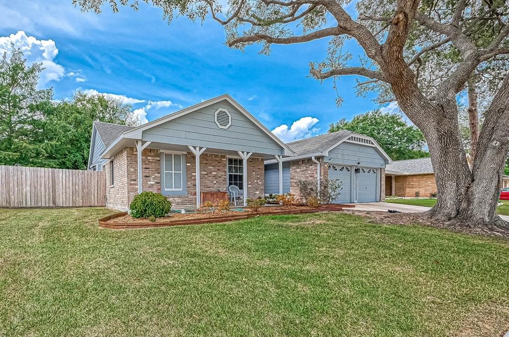 7010 Harpers Dr, Richmond, TX 77469