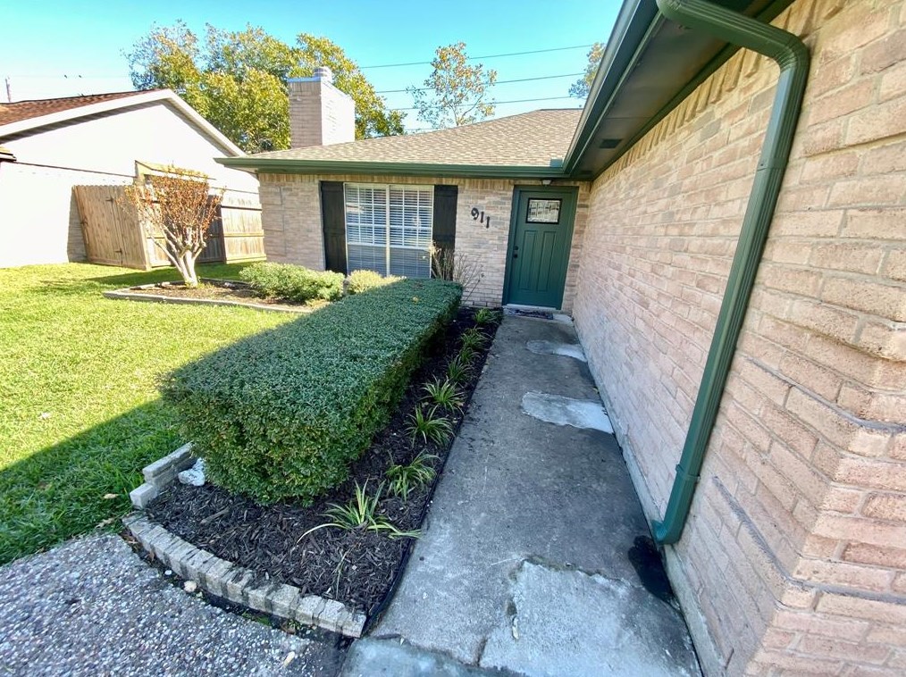 911 E Primrose Meadows Cir, Pearland, TX 77584