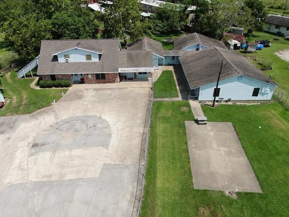 1320 W Brazos Ave, West Columbia, TX 77486