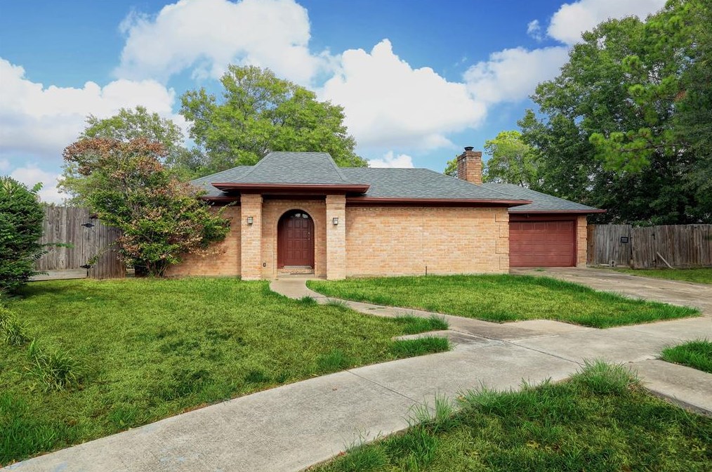 14041 Utopia Dr, Sugar Land, TX 77498-2238