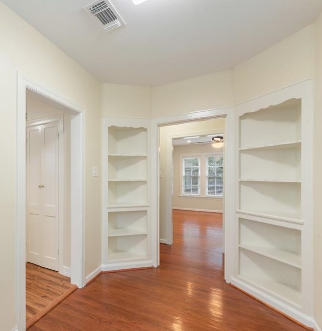 5710 Greenbriar St, Houston TX  77005-1106 exterior