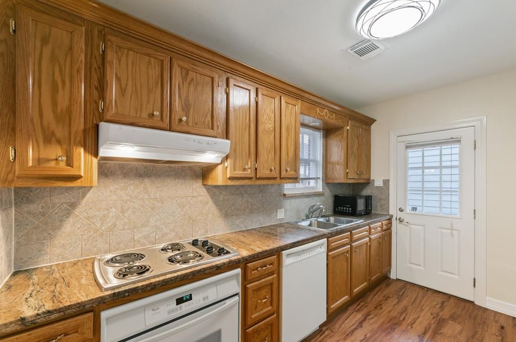 5710 Greenbriar, Houston, TX 77005