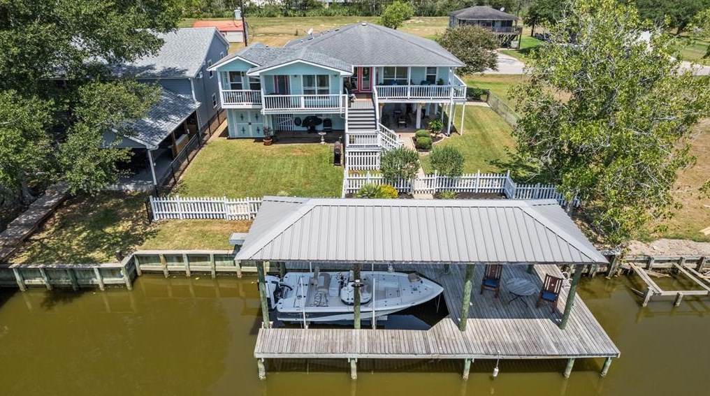 118 Palm Dr, Liverpool, TX 77577-9706