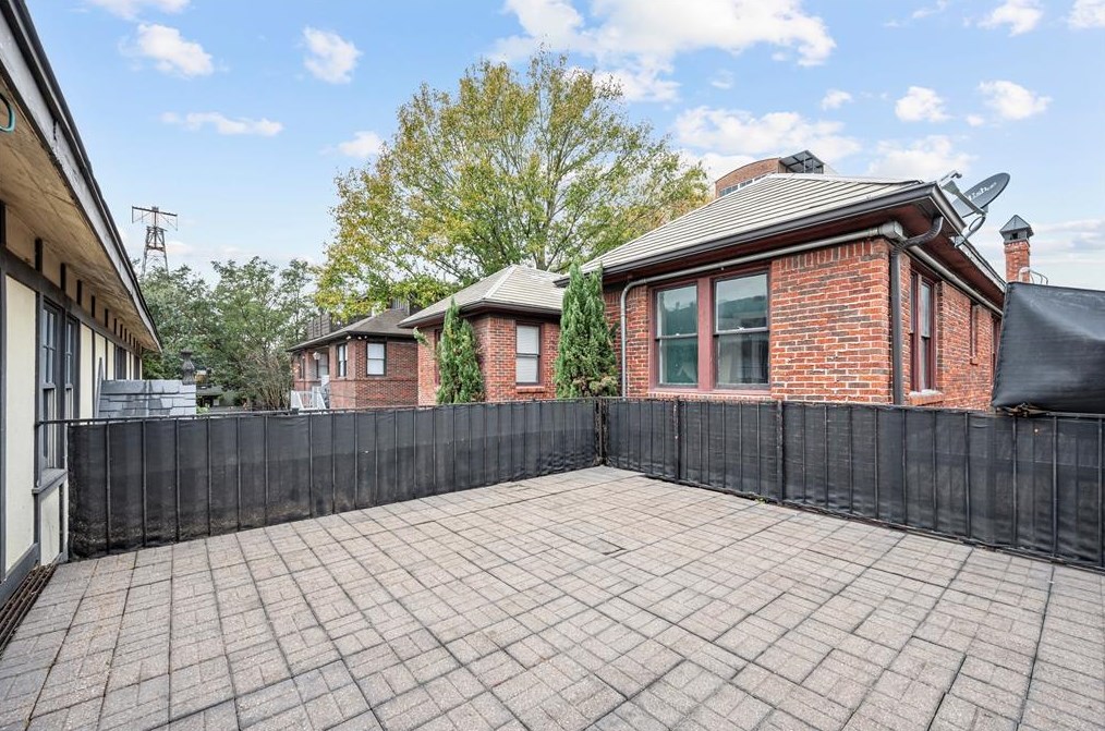 227 Alabama St, Houston TX  77006-5155 exterior