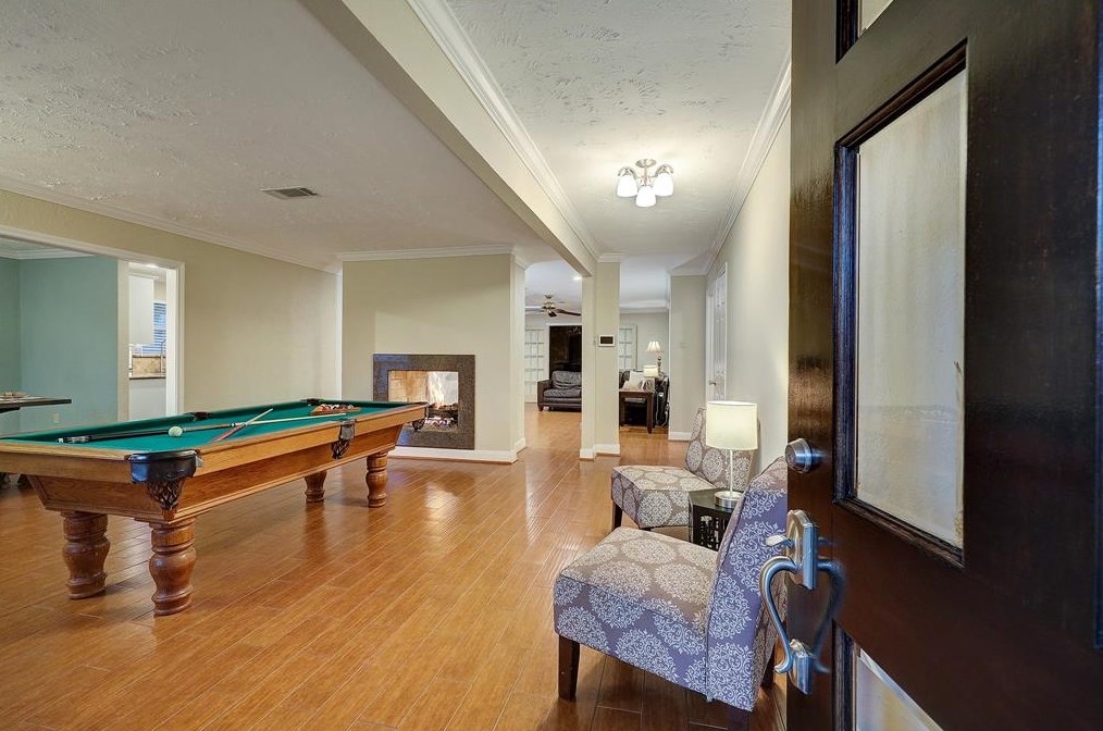 5838 Yarwell Dr, Houston TX  77096-4829 exterior