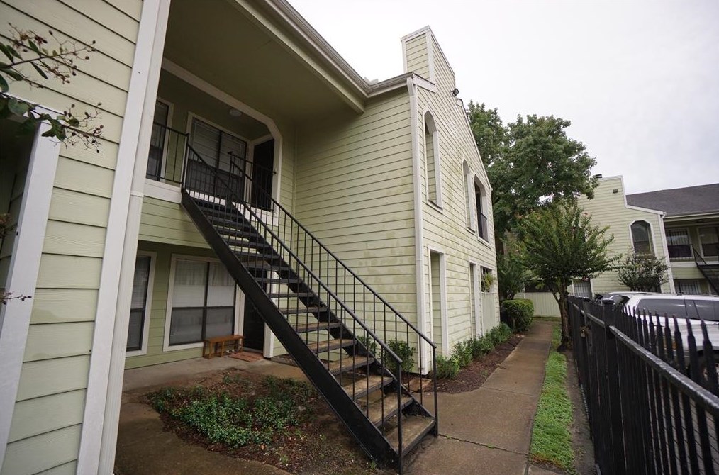 6602 Harbor Town Dr #1202, Houston, TX 77036