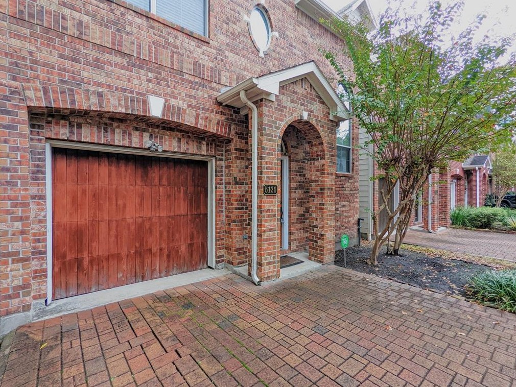 5130 Scotland St, Houston TX  77007-7239 exterior
