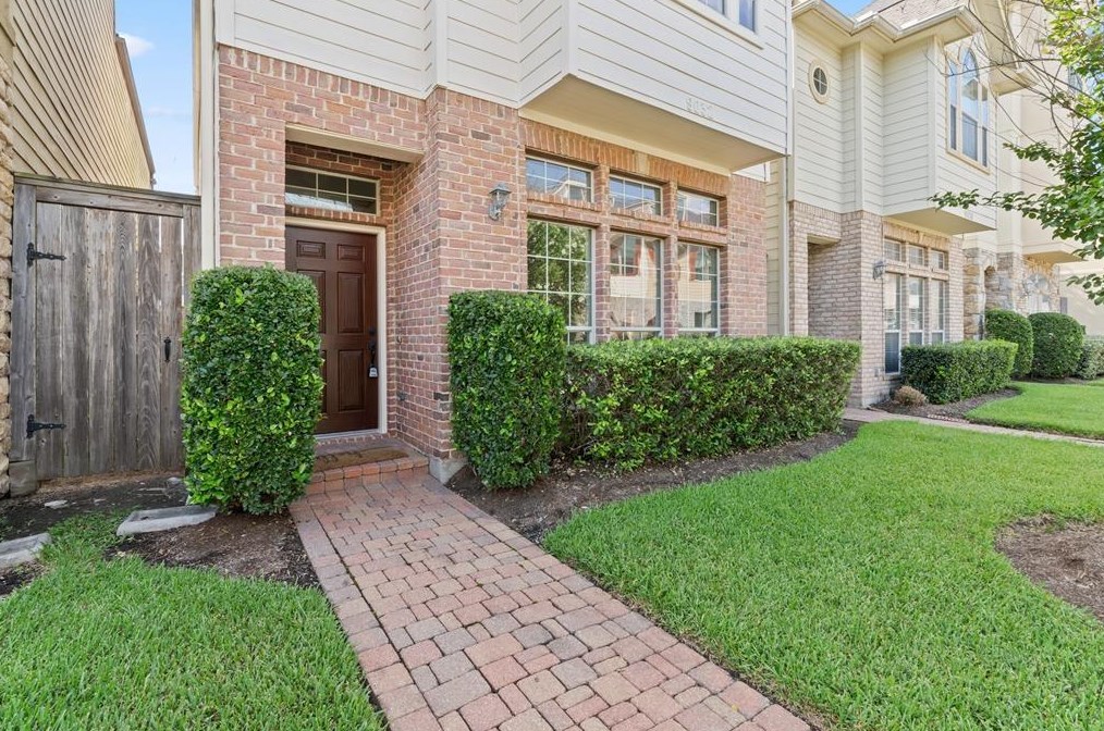 9032 Creekstone Lake Dr, Houston, TX 77054-1029