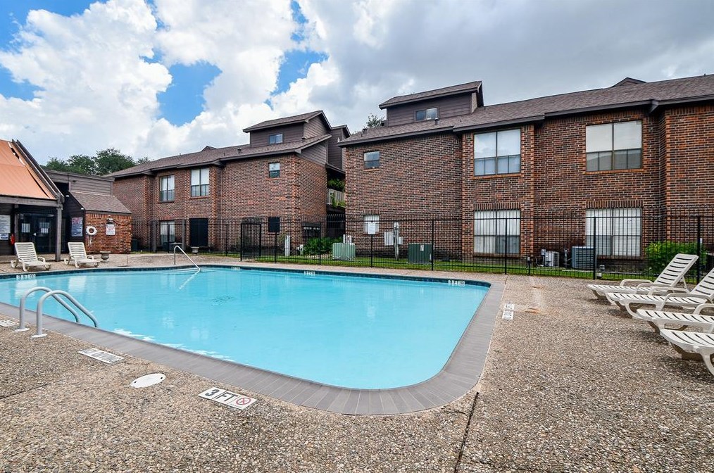 3100 Walnut Bend Ln, Houston TX  77042-4789 exterior