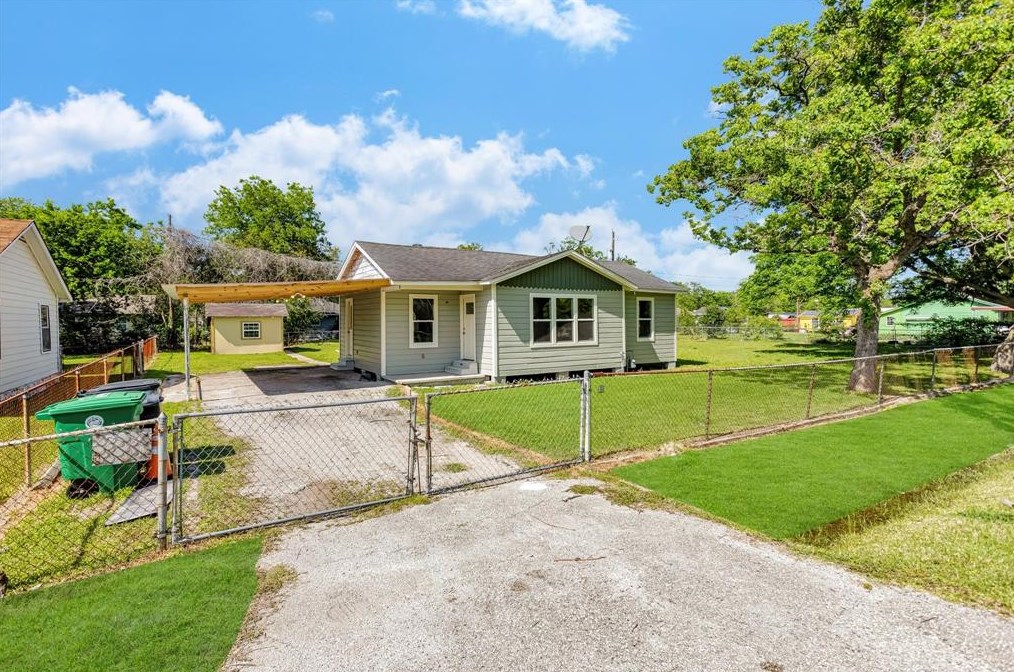 7823 Darlington Dr, Houston, TX 77028