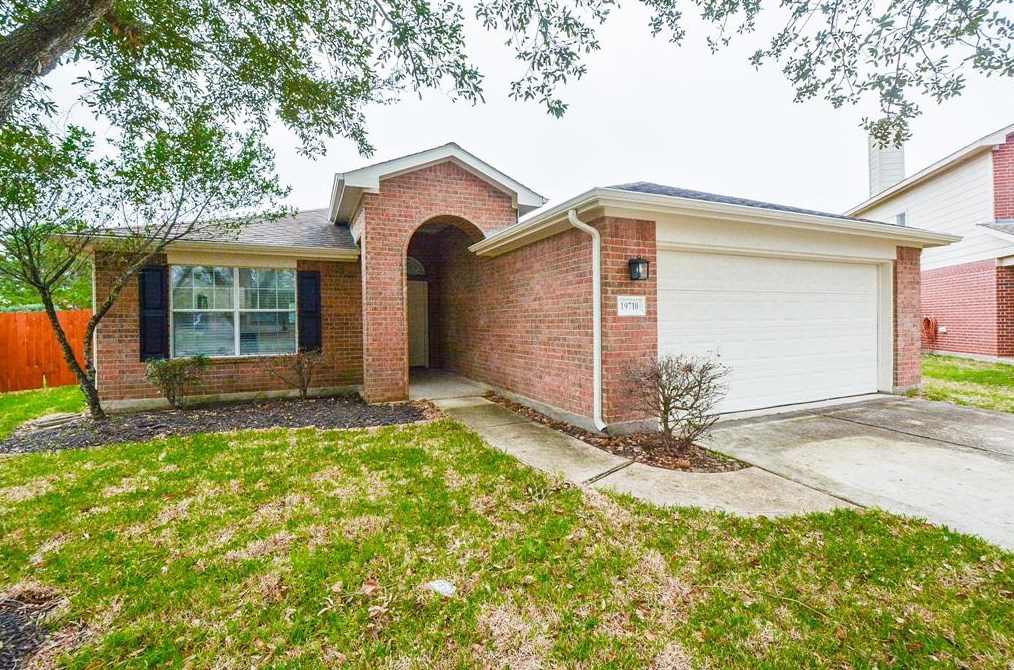 19710 Castlegap Ct, Spring TX  77379-4367 exterior
