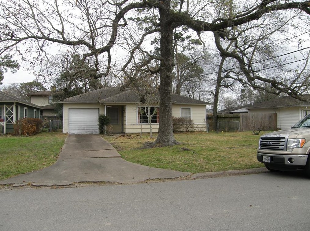 1514 Afton St, Houston, TX 77055-5221
