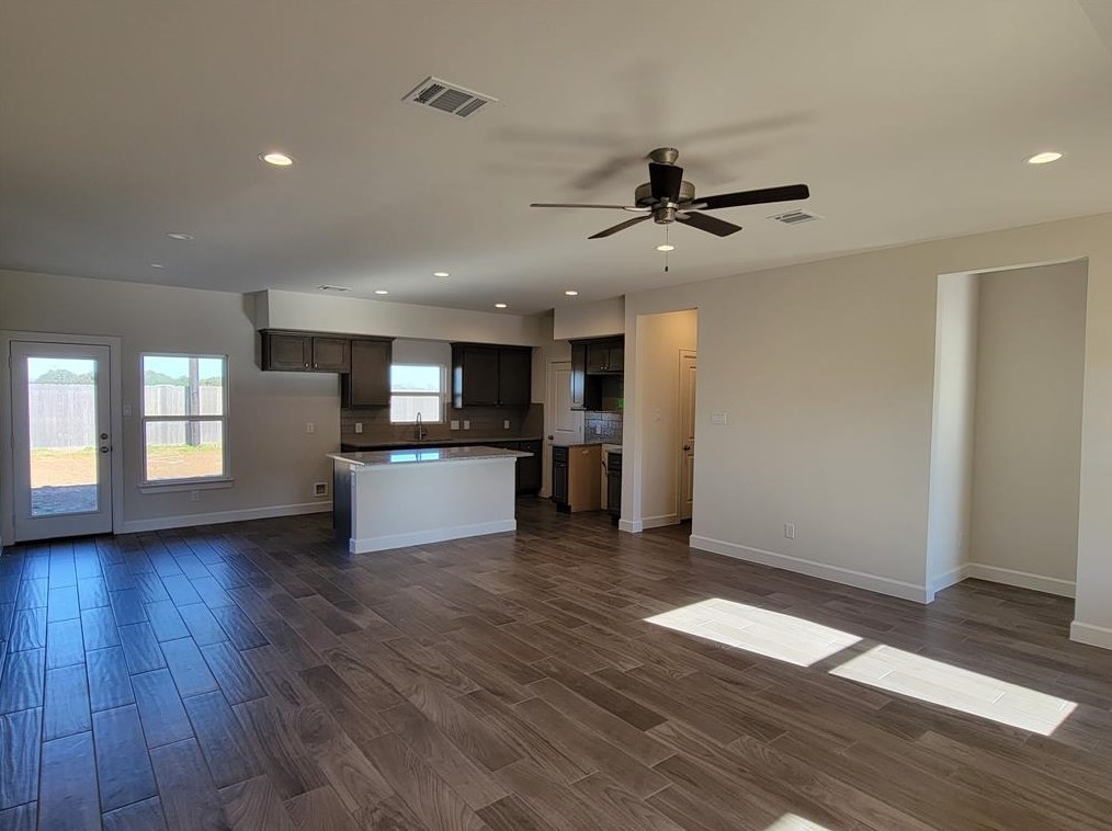 1433 La Delle St, Dinsmore, TX 77488