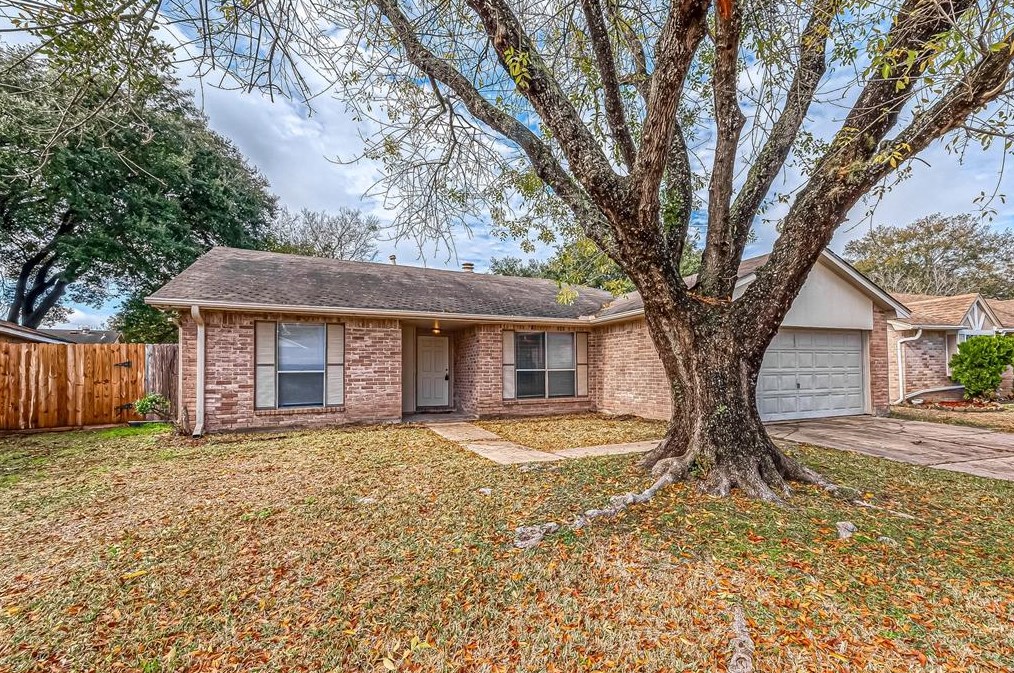 10708 Garden Place Dr, Sugar Land, TX 77498