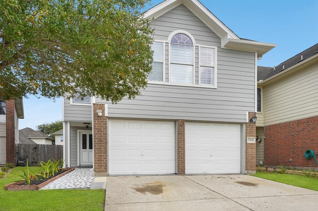 12843 Folkglen Ct, Houston, TX 77034-3871