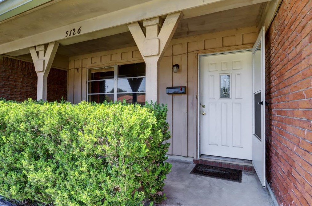 5126 Georgi Ln, Houston, TX 77092-5510