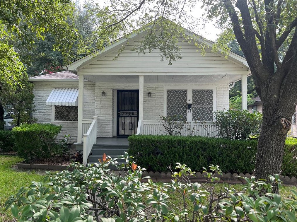 2816 Elser St, Houston, TX 77009-6920