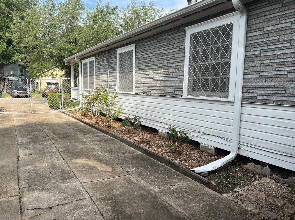 2816 Elser St, Houston TX  77009-6922 exterior
