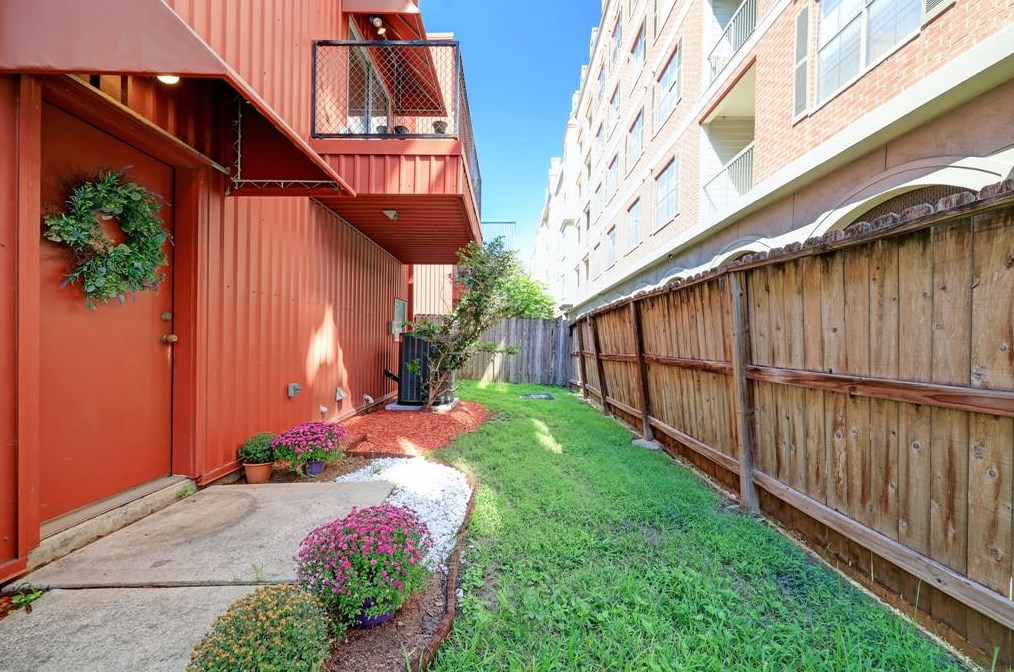6114 Grand Blvd, Houston, TX 77021-1177