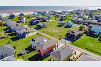 862 Holiday, Crystal Beach, TX 77650 - Photo 30