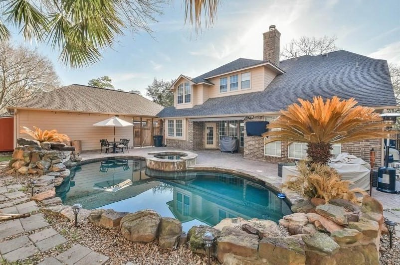 7018 Centre Oaks Dr, Houston, TX 77069-2225