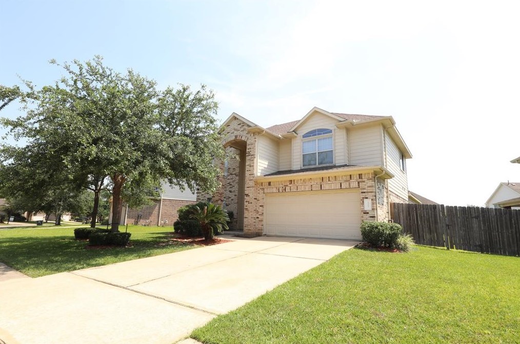 2311 Diamond Springs Dr, Pearland, TX 77584