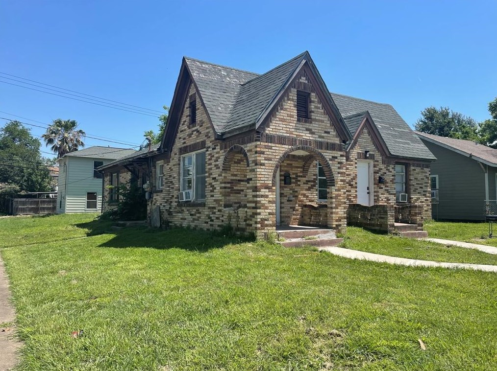 3130 Illinois St, Baytown, TX 77520-6012