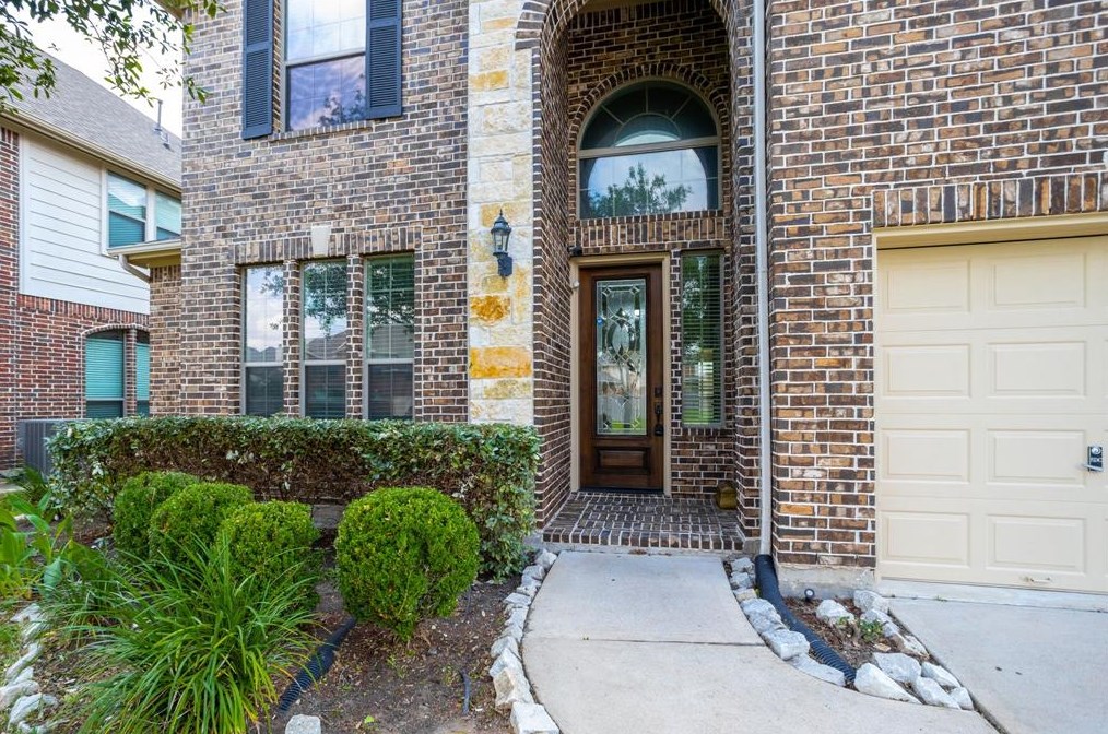 506 Whitney Oaks Ln, Stafford, TX 77477