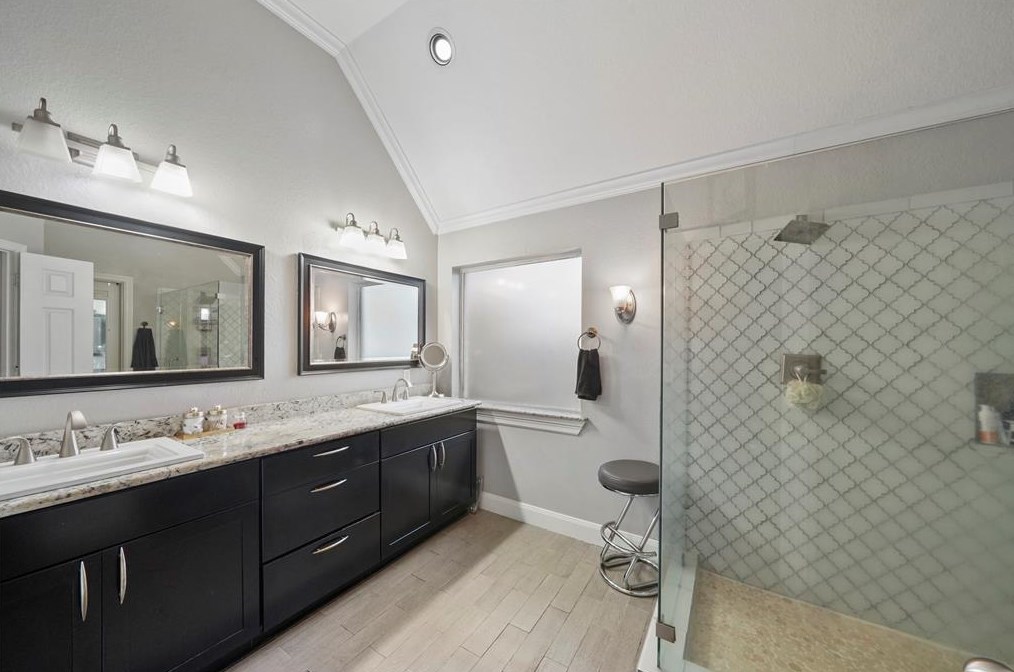 6423 Silver Cres Dr, Houston TX  77064-5156 exterior