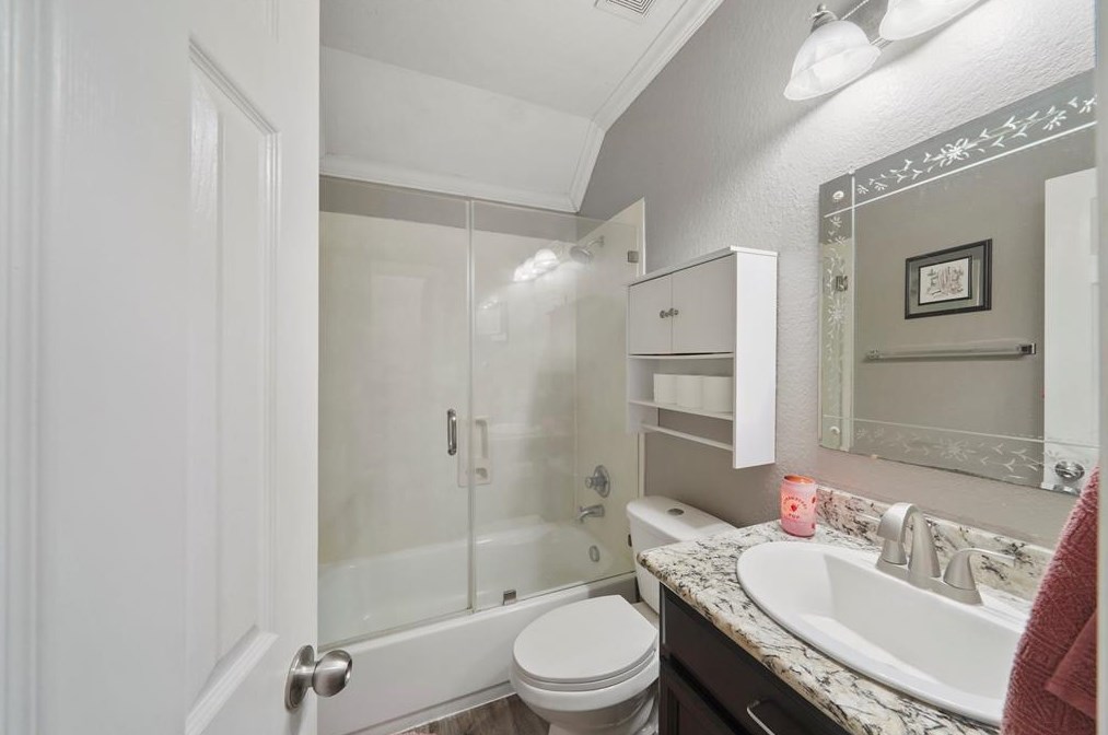 6423 Silver Cres Dr, Houston TX  77064-5156 exterior