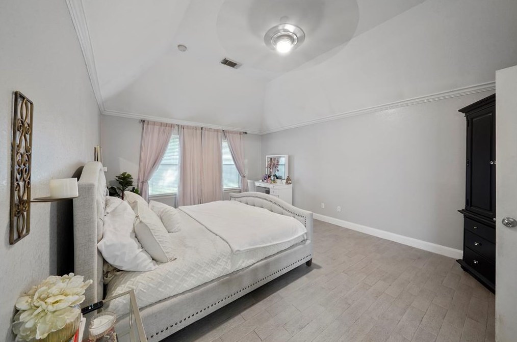 6423 Silver Cres Dr, Houston TX  77064-5156 exterior