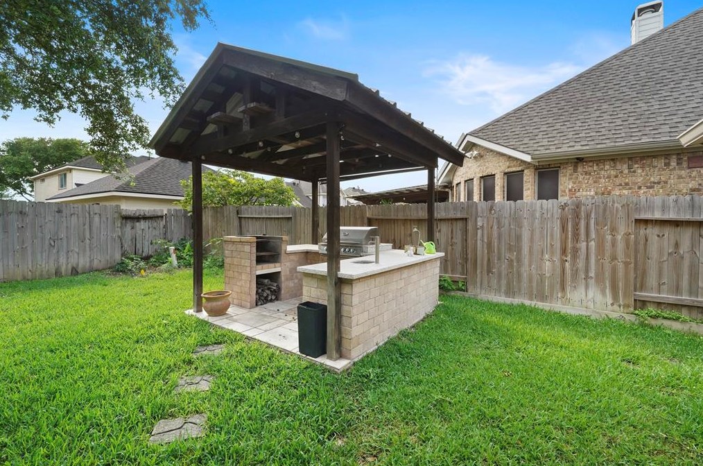 6423 Silver Cres Dr, Houston TX  77064-5156 exterior