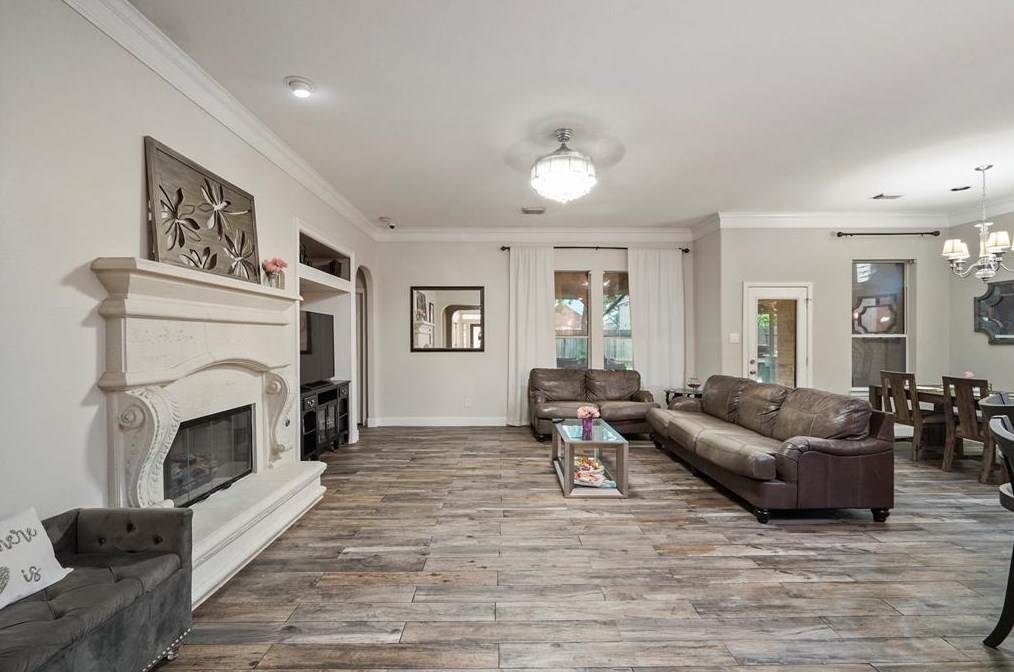 6423 Silver Cres Dr, Houston TX  77064-5156 exterior