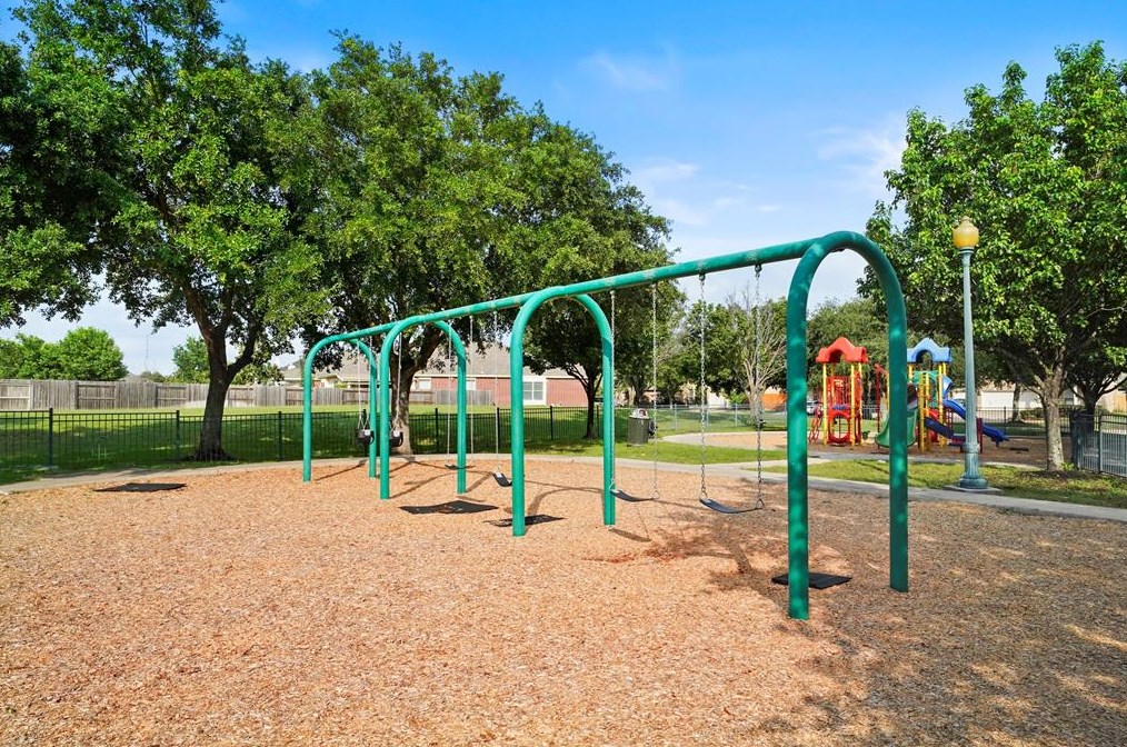 6423 Silver Cres Dr, Houston TX  77064-5156 exterior