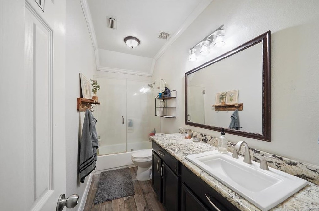 6423 Silver Cres Dr, Houston TX  77064-5156 exterior