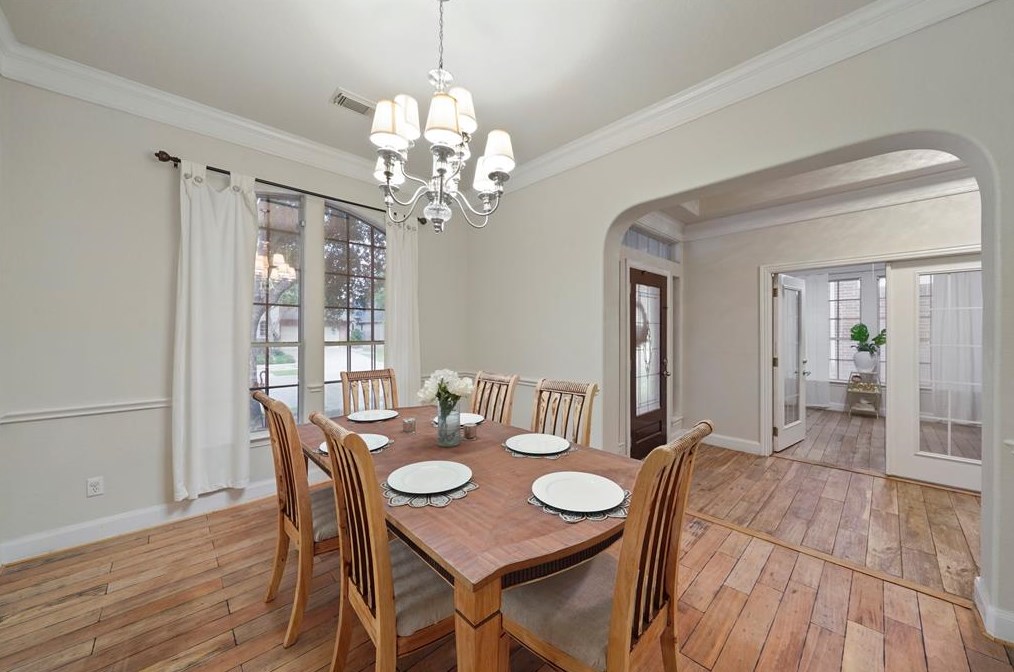 6423 Silver Cres Dr, Houston TX  77064-5156 exterior
