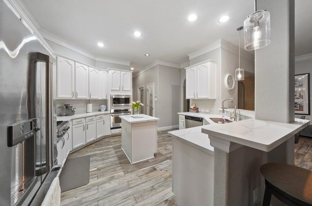 6423 Silver Cres Dr, Houston TX  77064-5156 exterior