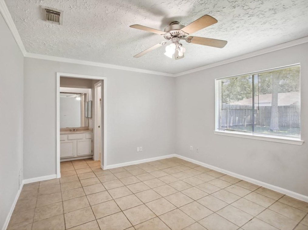 350 Vlg Crk Dr, Houston TX  77598-2612 exterior