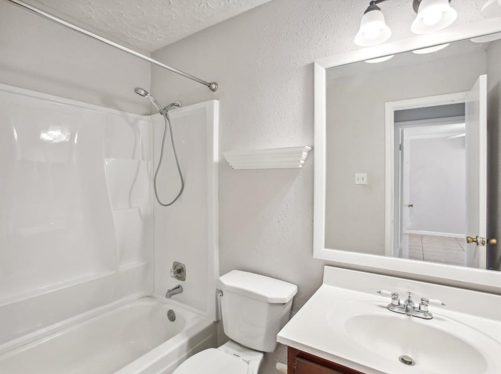 350 Vlg Crk Dr, Houston TX  77598-2612 exterior