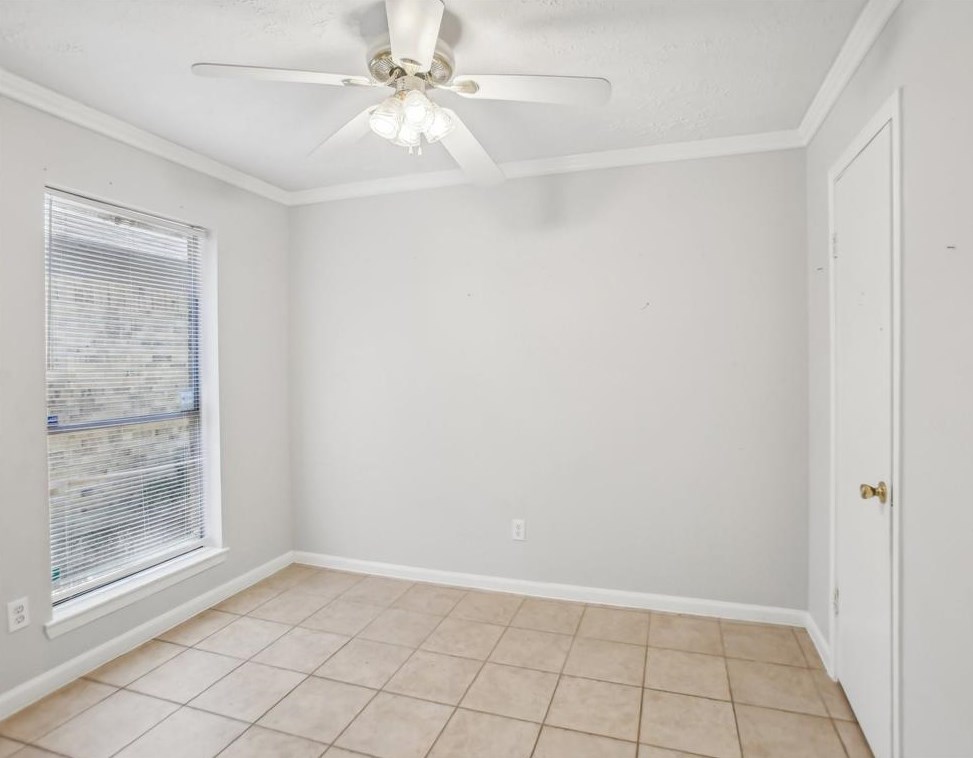 350 Vlg Crk Dr, Houston TX  77598-2612 exterior