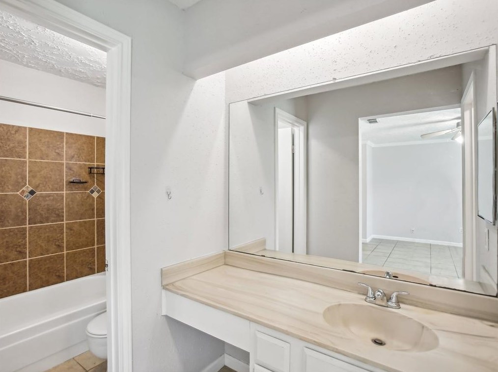 350 Vlg Crk Dr, Houston TX  77598-2612 exterior