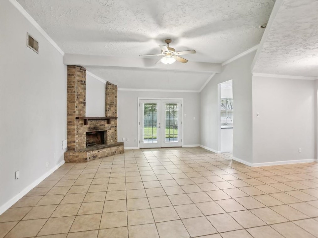 350 Village Creek Dr, Houston TX  77598-2625 exterior