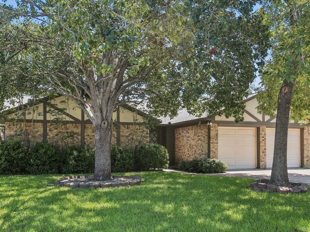 350 Village Creek Dr, Houston, TX 77598-2625