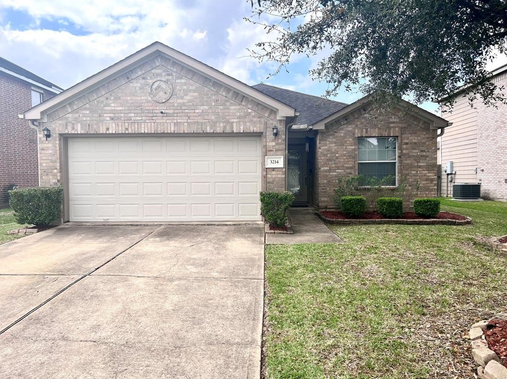 3214 Trail Hollow Dr, Pearland, TX 77584