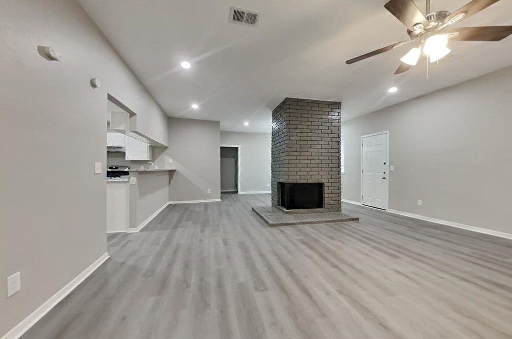 42 Sandpebble Dr, Spring, TX 77381