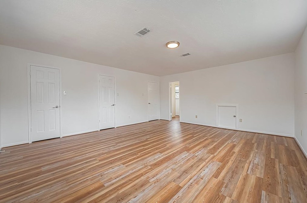 9314 Bankside Dr, Houston TX  77096-5611 exterior