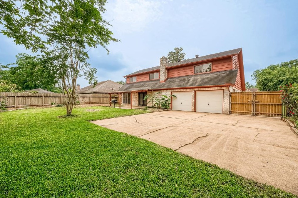 9314 Bankside Dr, Houston TX  77096-5611 exterior