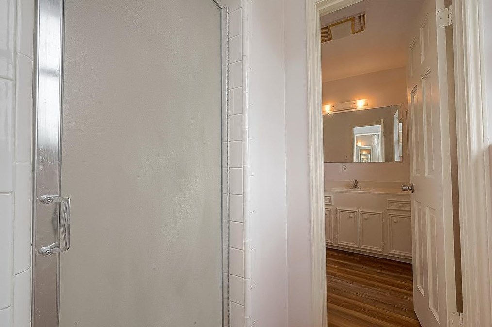 9314 Bankside Dr, Houston TX  77096-5611 exterior