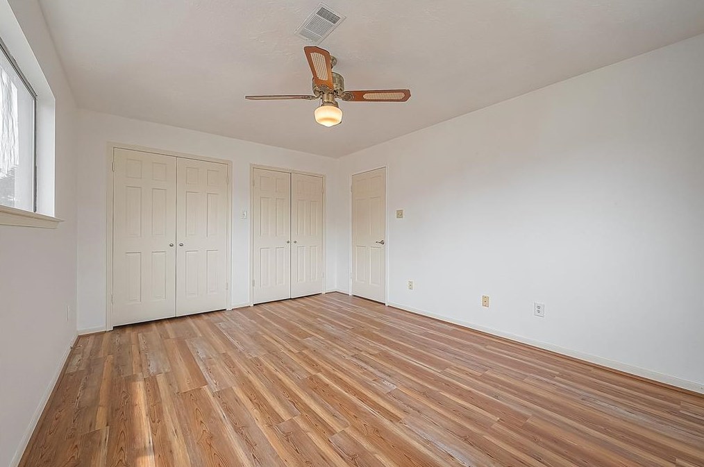 9314 Bankside Dr, Houston TX  77096-5611 exterior