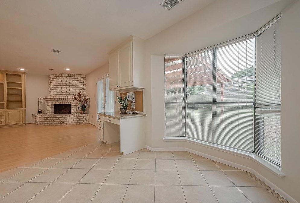 9314 Bankside Dr, Houston TX  77096-5611 exterior